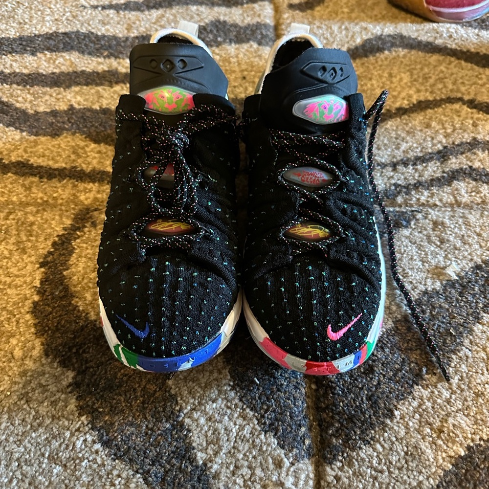 Nike Lebron 18 James gang shoes 5Y Women’s 6.5